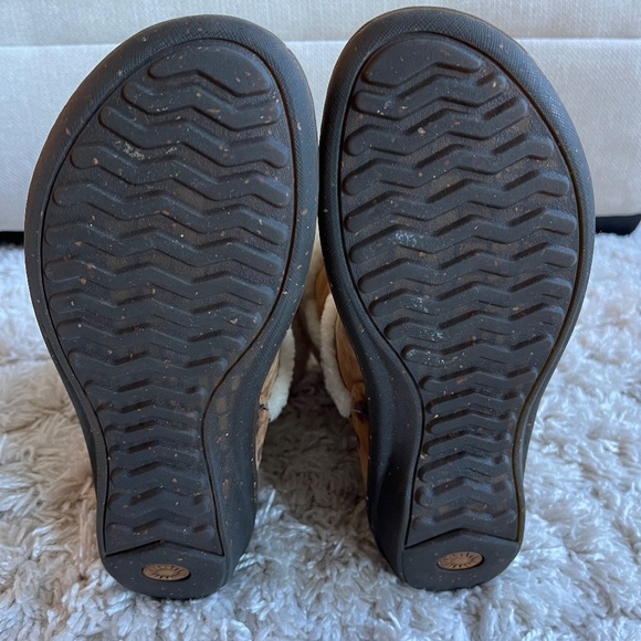 UGG Australia Elijo Sheepskin Shearling Leather Boots in Chestnut (Women's 8) - Picture 5 of 9